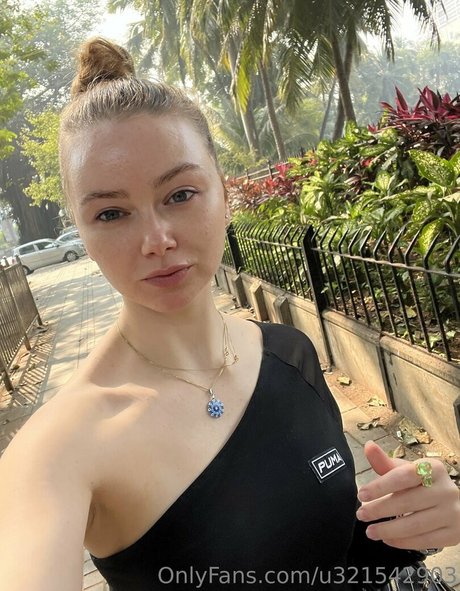 whitewee high quality actress pic