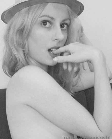 fredisss80 erotic star galleries