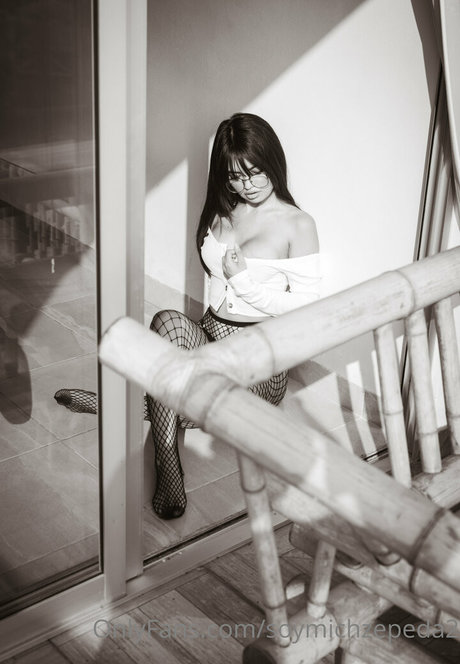 badmiich hot actress image