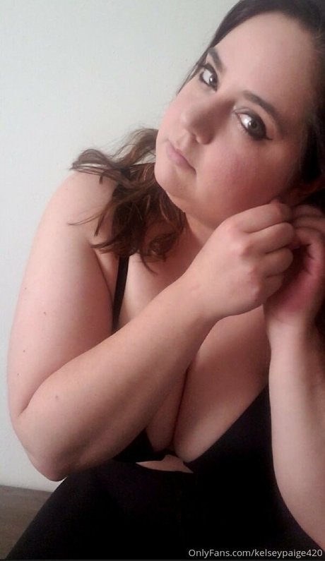 kelseypaige420 naked pornstar archive