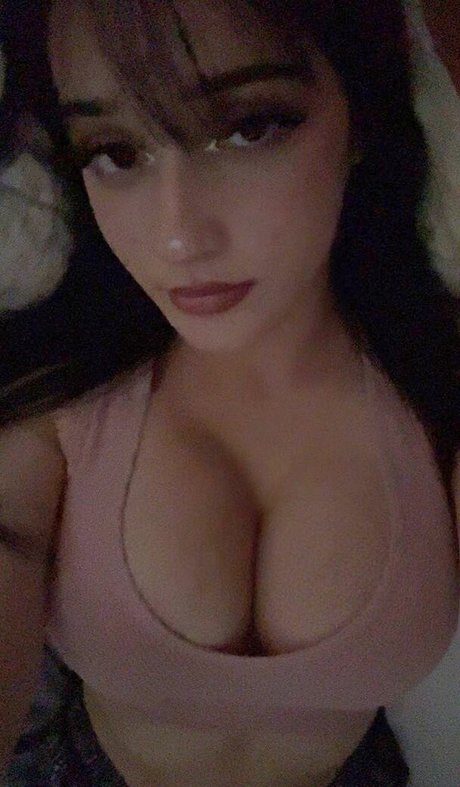 Angie D adult model image