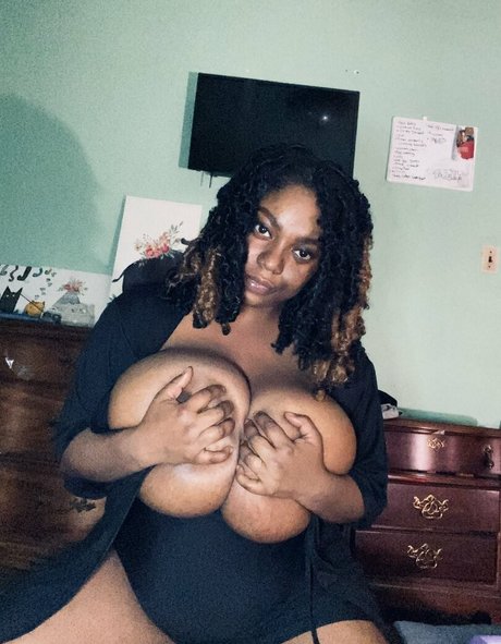 MoodyTaylor model perfect pictures