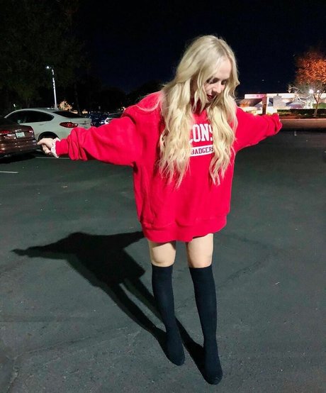 Madilyn Bailey nice actress photos