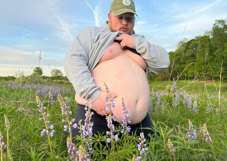 roaminghog model naked images