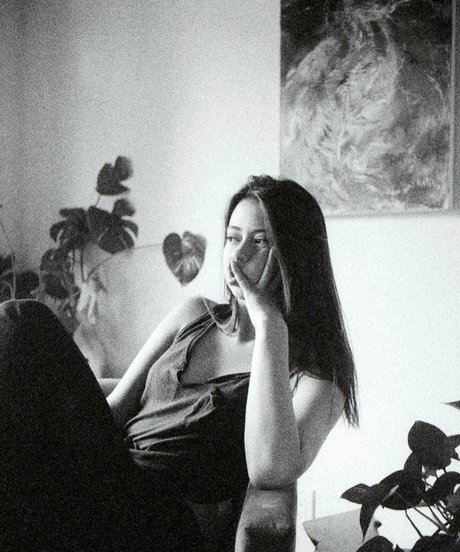 Amber Midthunder beautiful actress photo