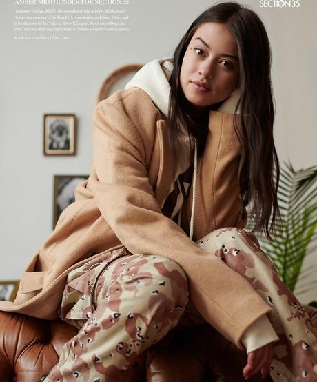 Amber Midthunder high quality model pic