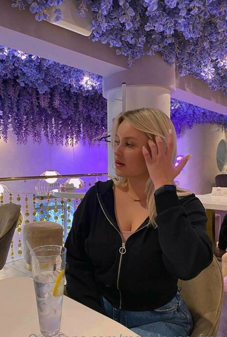 fluffy bun naked actress image