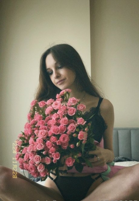 lovelylollyhehe art model pics