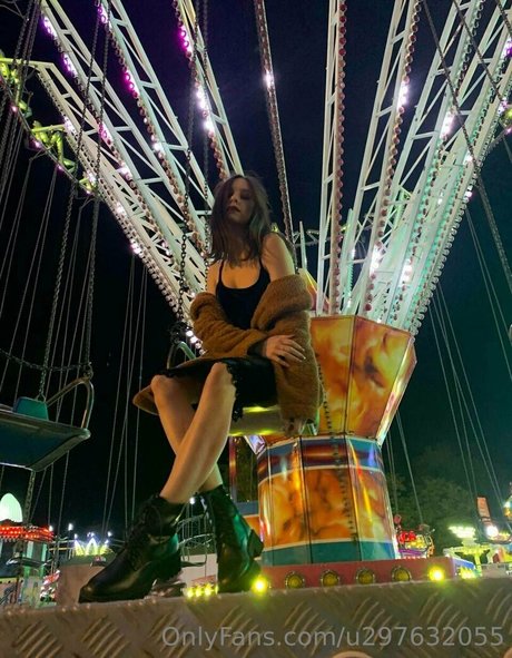 lovelylollyhehe model naked pics