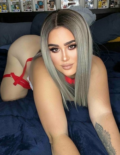 badbbyskyfree star erotic photo