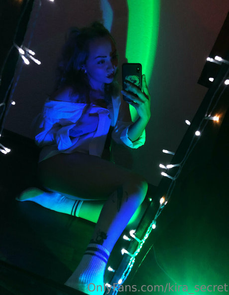 kira secret naked star image