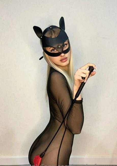 sandrafoxxxy model high quality images