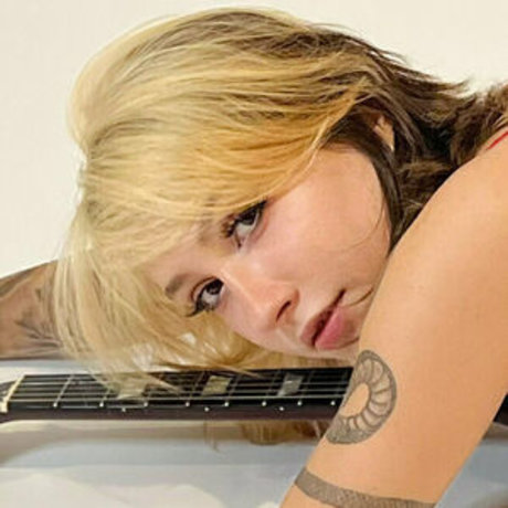 auroraredd model perfect image