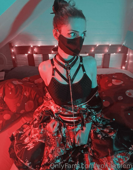 yona mlem naked star images