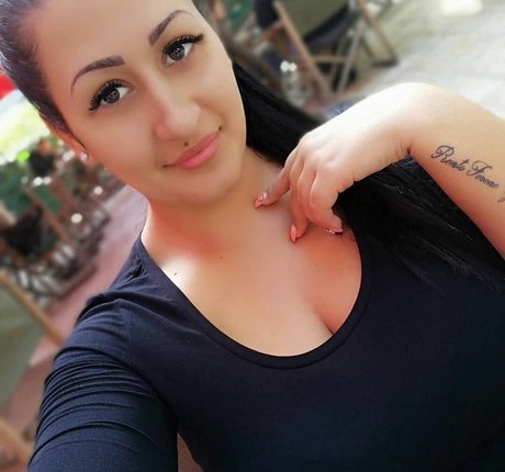 Csimbora Barbara pornstar naked pic