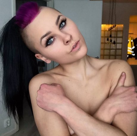 VMissyB pornstar perfect photos