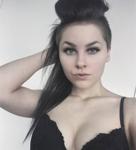 VMissyB nude star pic