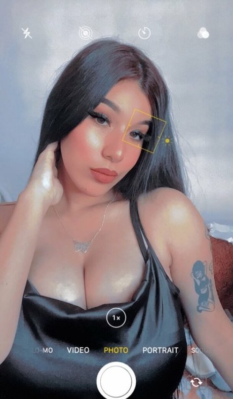 Fernanda V model pretty image