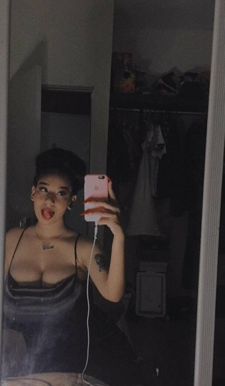 Fernanda V star nudes pic