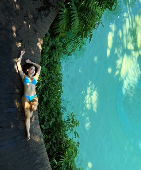 Bela Fernandes hd actress pic