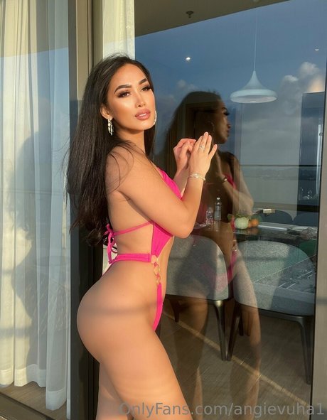 Angie VuHa art model photo