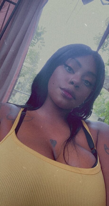 Thatgirlyola star best pic