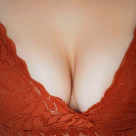 DHC27 erotic pornstar photo