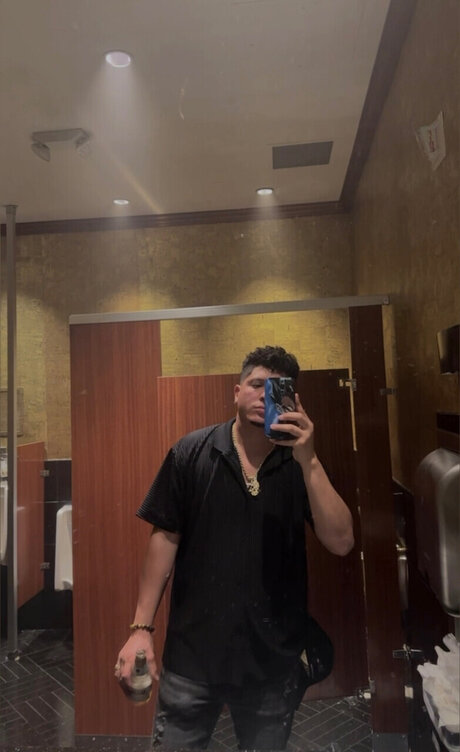 Vasquezll erotic model pic