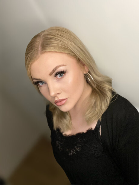 Beauty in Simplicity model free photo