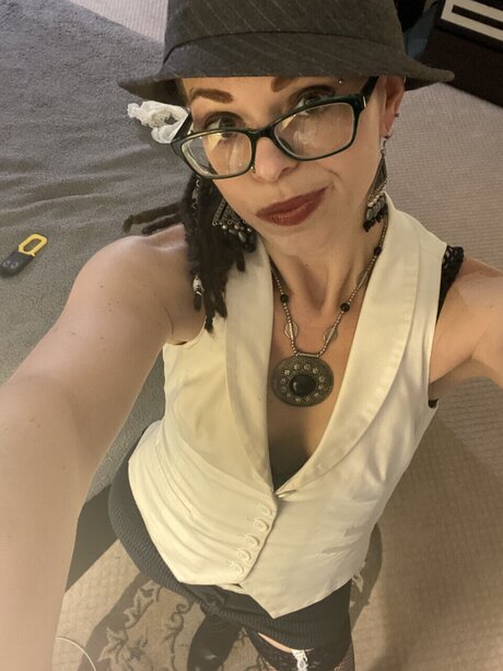 Kiera Uxmal erotic actress galleries