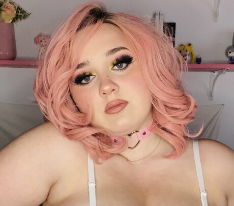 Squeaks star sexy pic