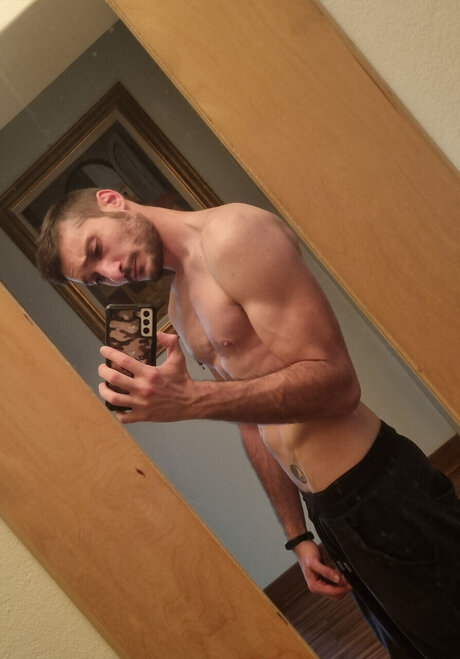 DomineKira star nude photo