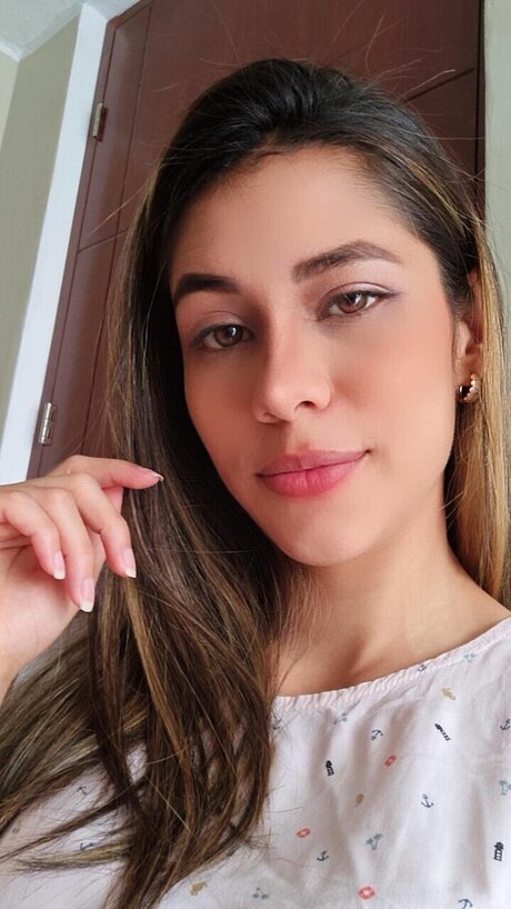 Wewereyoung28 nude actress photo