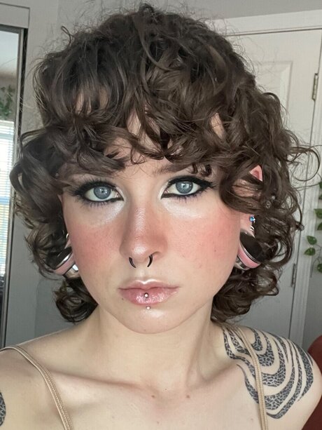 Sunni star high quality picture