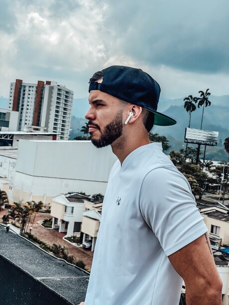 Santiago Pe a star exclusive image