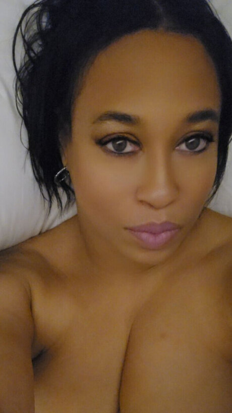 SweetTea star pornographic photo