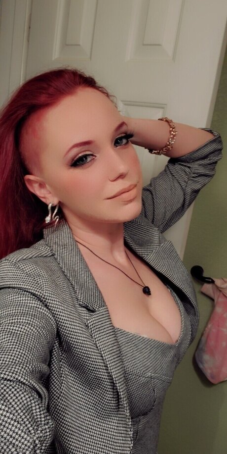 Aphrodite Vixen star adult picture