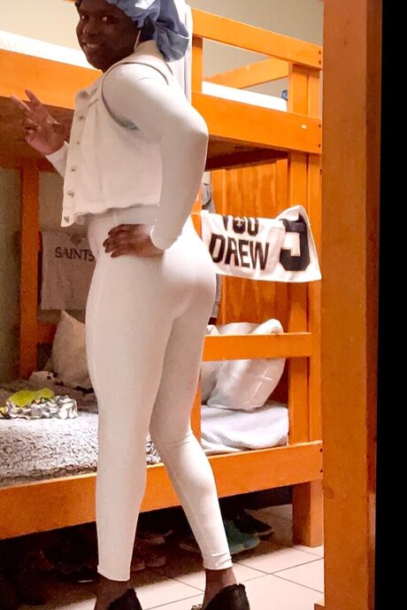 Pretty diamond nude actress pics