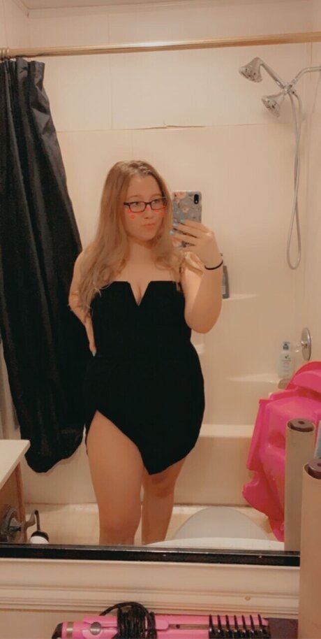 Nikky beautiful star picture