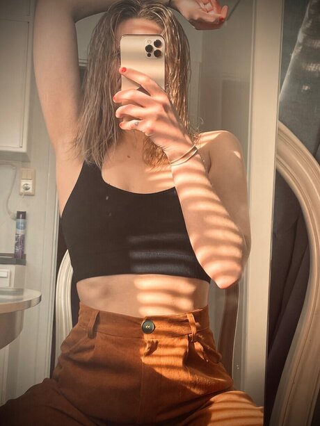 BiTcHaLaNTe model adult gallery