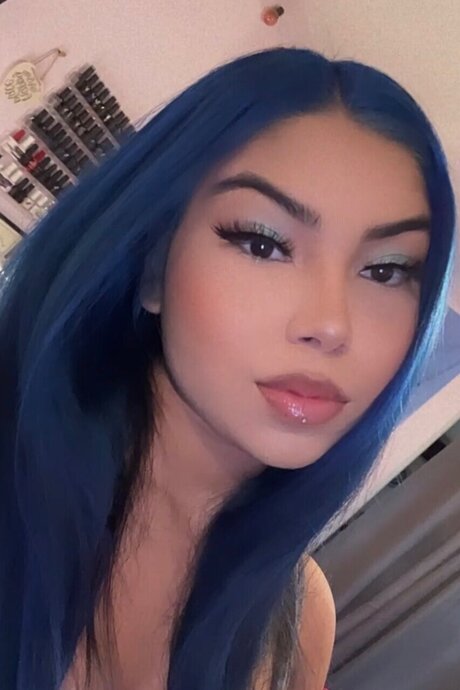 Spicy Mami pretty model pic