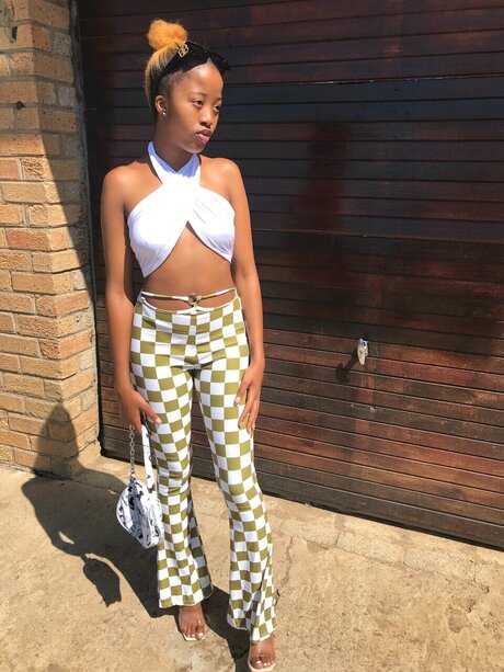 Tragga Yellowest hot pornstar images