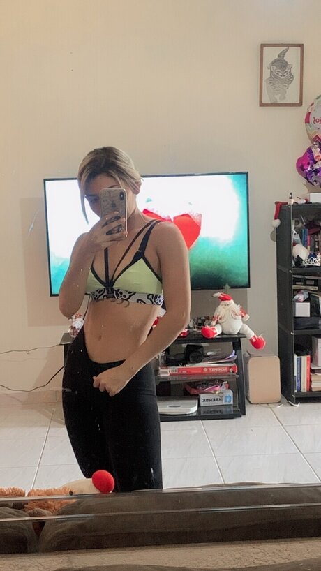 Yoselin best model pic