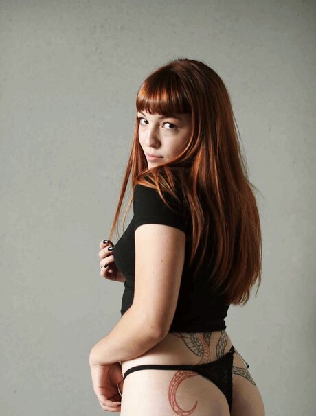 Moldy high quality model pics