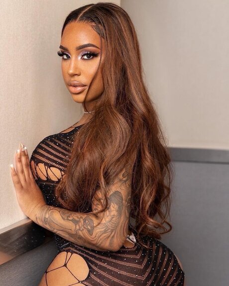 Ruby E naked model picture