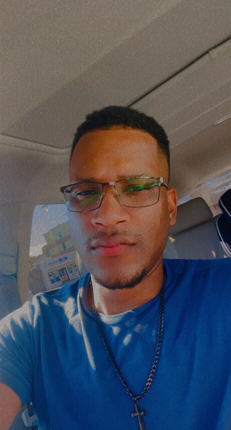 u18960837 art actress picture