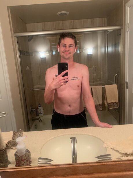 Cuckboyconnor model photos