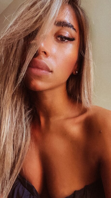 Noora high quality pornstar image