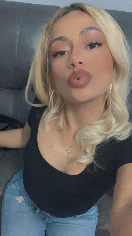 Tiffani Stephanie naked star photo