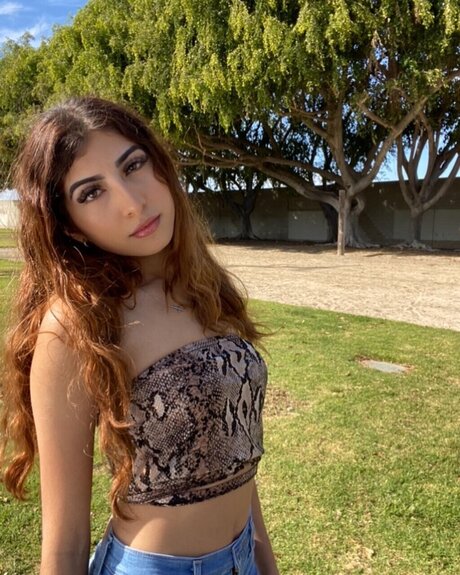 Jazmin Davalos star art pics